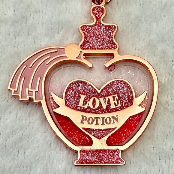 Harry Potter Love Potion 2.5" Metal Keychain w/Liquid Glitter Back - Picture 5 of 6